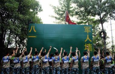 
        福建哪里可以玩真人CS公司团建？公司拓展？      